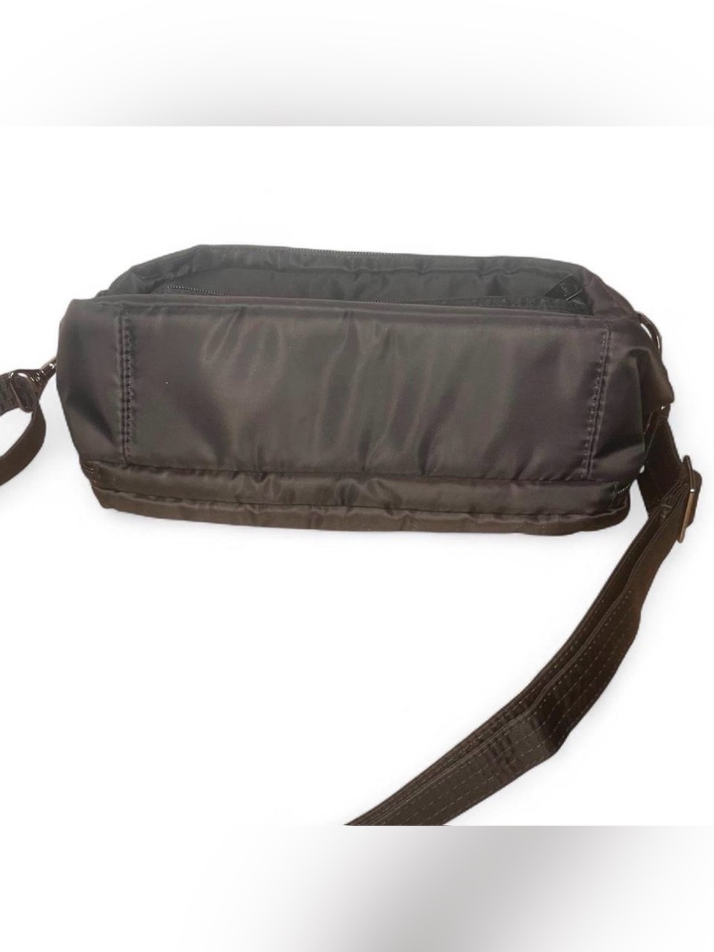 Lug Black unisex Messenger Bag with adjustable strap. - Picture 8 of 8